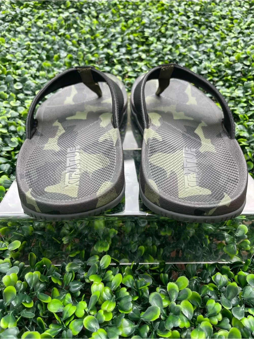 Xtratuf Men’s slip resistant Green Camo Flip Flops, size 8